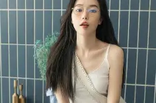 曝胡彦斌女友整容似换脸！鼻子下巴每年不一样原生脸曝光认不出